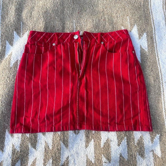 Red and white striped mini skirt - Picture 1 of 3